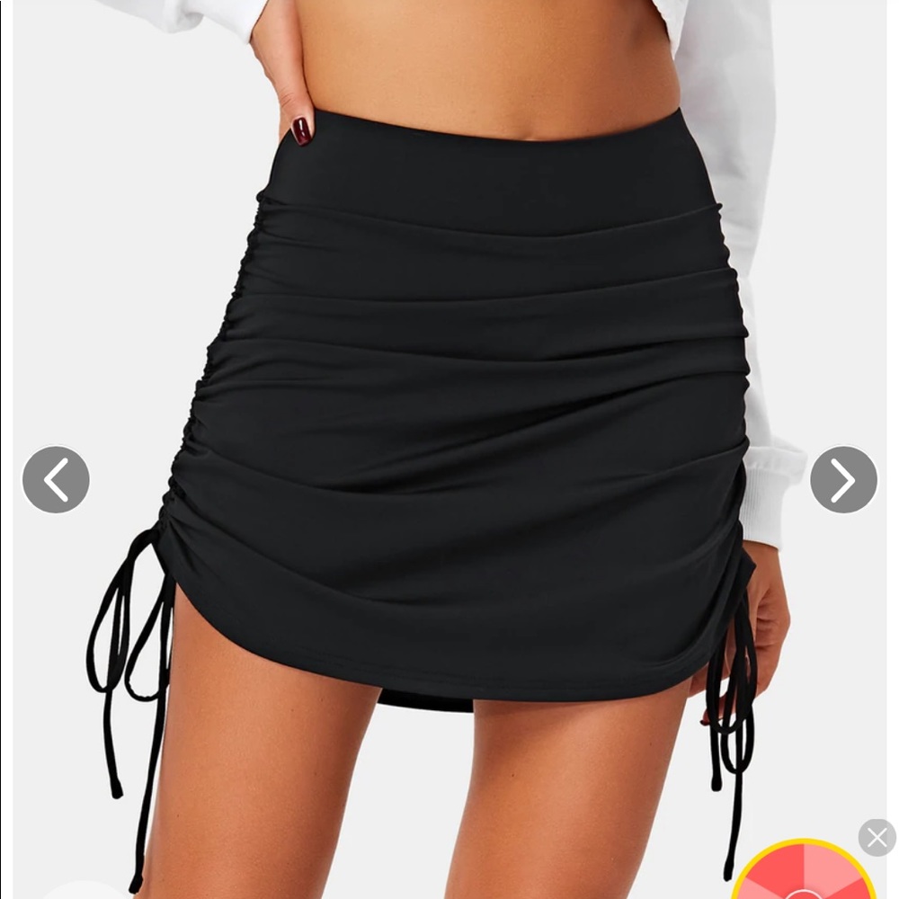 NWOT Halara 2 in 1 activity skirt - Picture 2 of 4